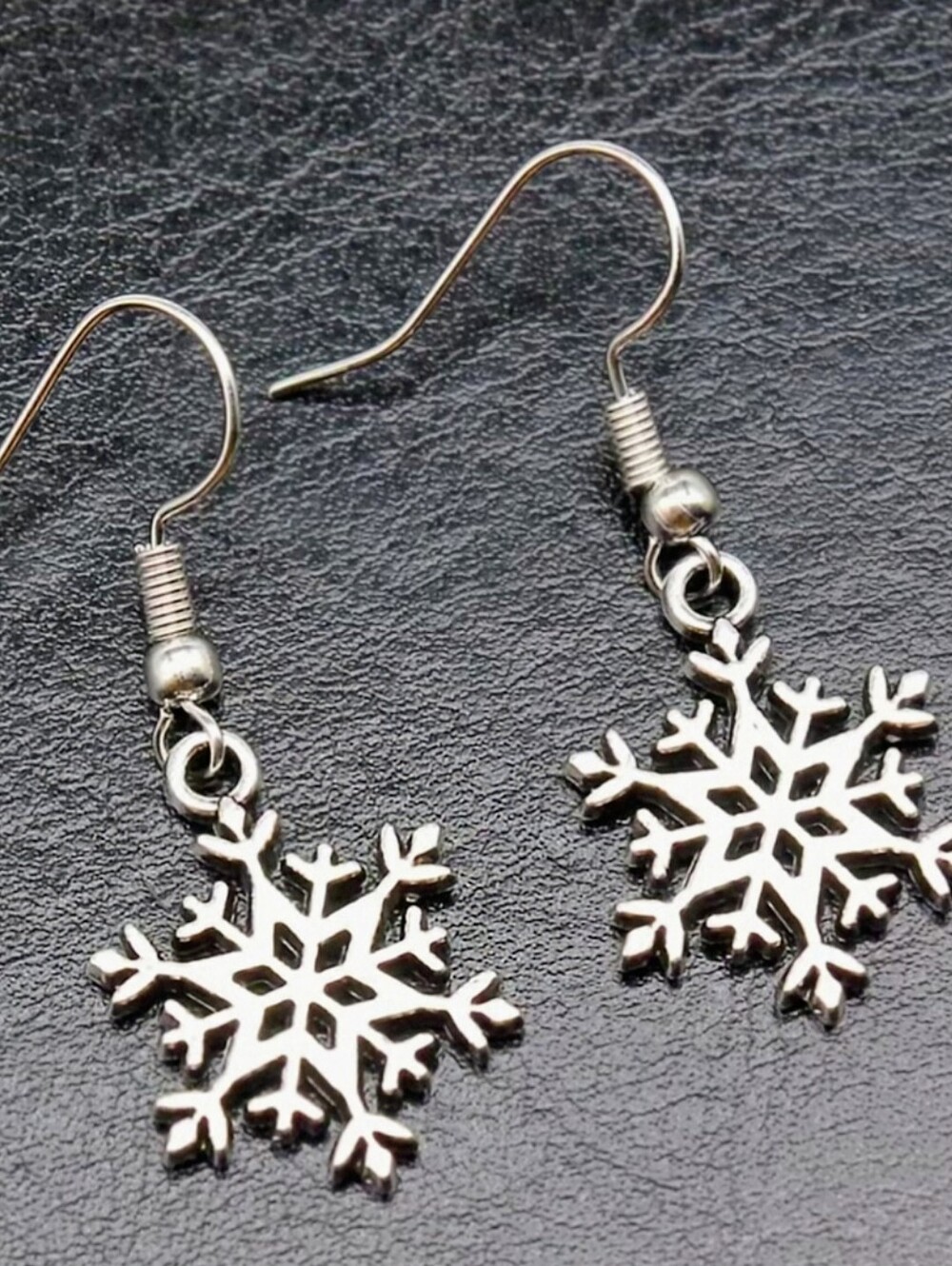 NWT* Silver Snowflake, Fall, Winter Hanging, Dangle Earrings* NEW